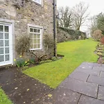9 Riverside Walk
