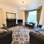 Westfield House - Characterful 7 Bedroom Townhouse