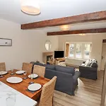 1 Grosvenor Farm Cottages