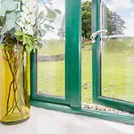 Pogles Wood Cottage