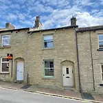 Queen\'S Cottage, Skipton