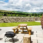 Malhamdale Glamping