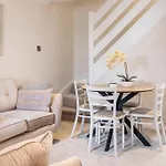 \'The Cobbles\' - Central, Stylish, Garden, Views