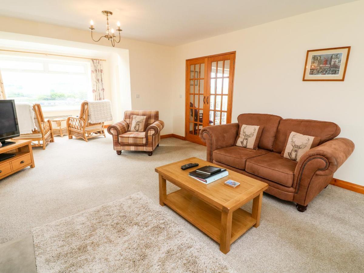 Jess Holiday home *