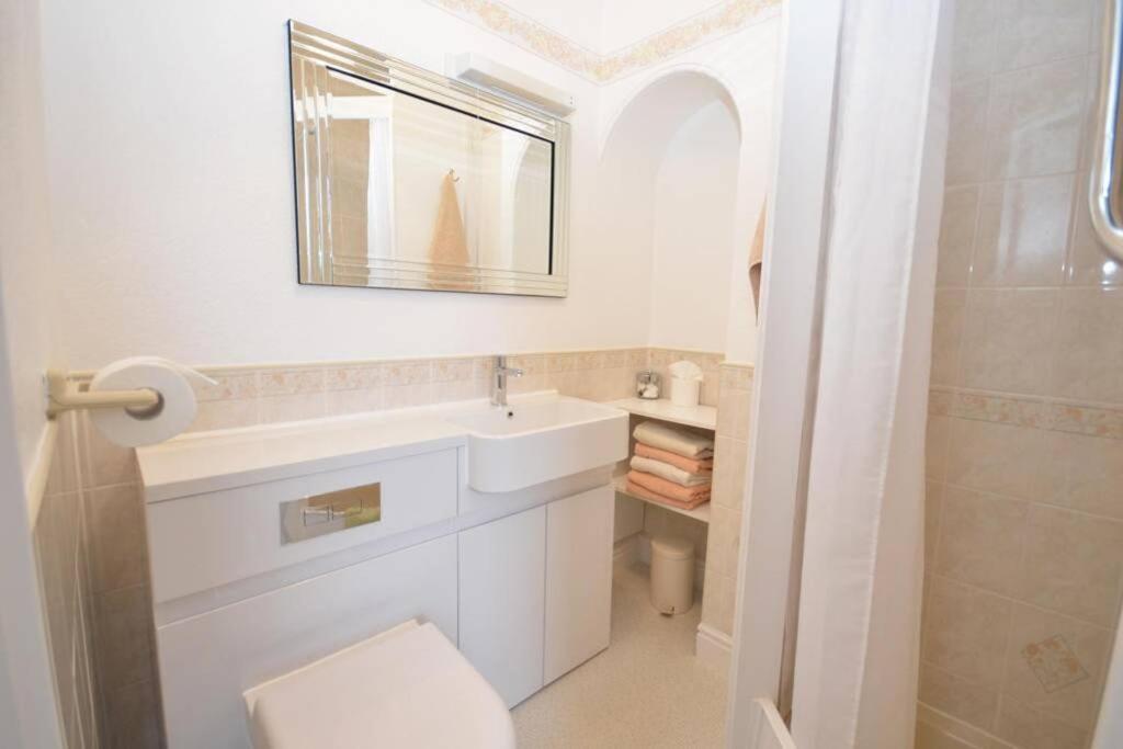 Westfield House - Characterful 7 Bedroom Townhouse *
