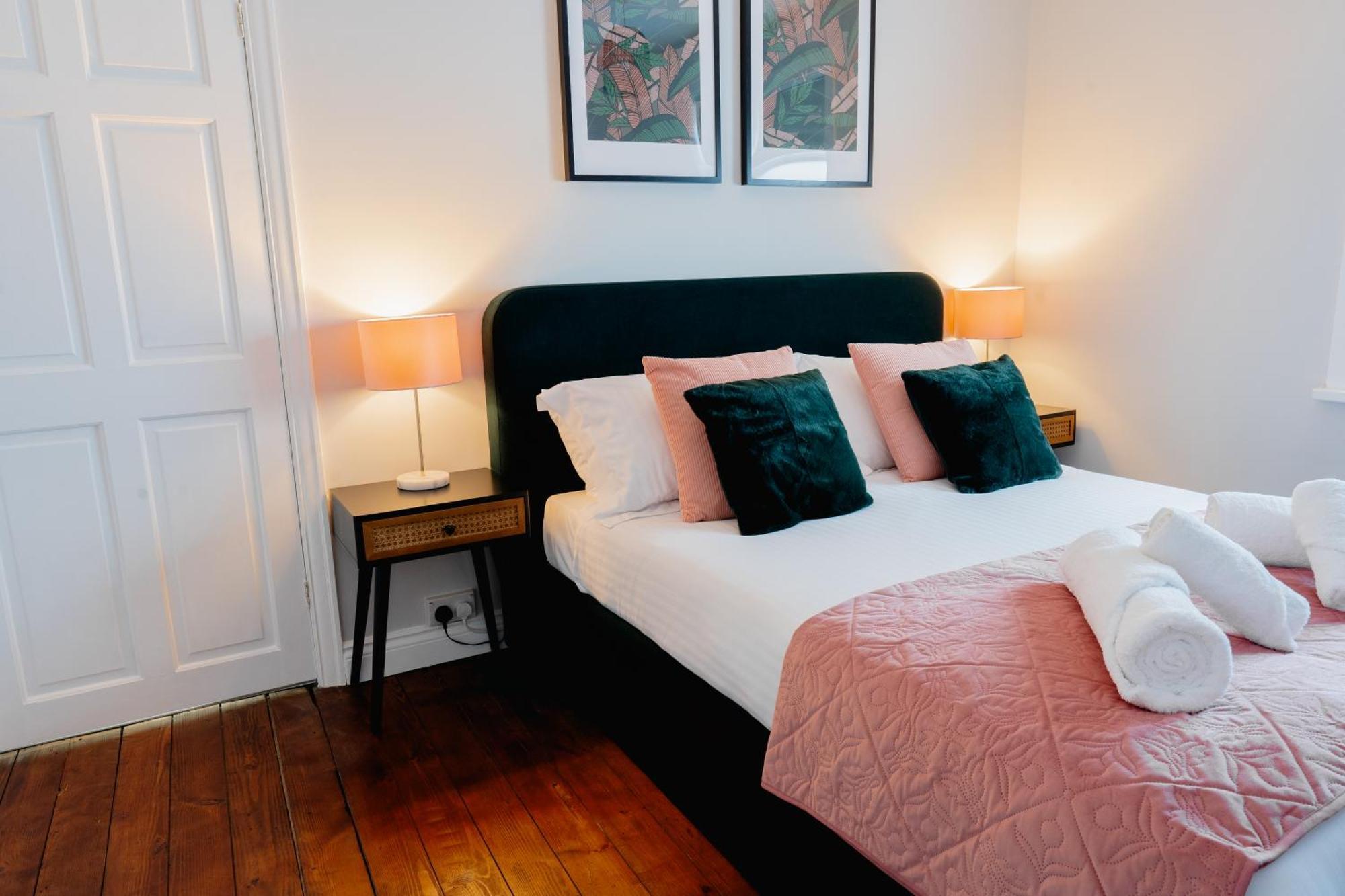 Bowling Terrace By Above Rubies - Stylish, 3 Bedroom, Pet Friendly House In Holiday home *