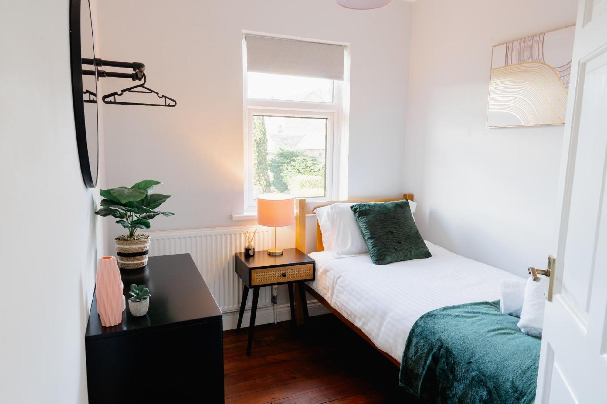 Bowling Terrace By Above Rubies - Stylish, 3 Bedroom, Pet Friendly House In Skipton