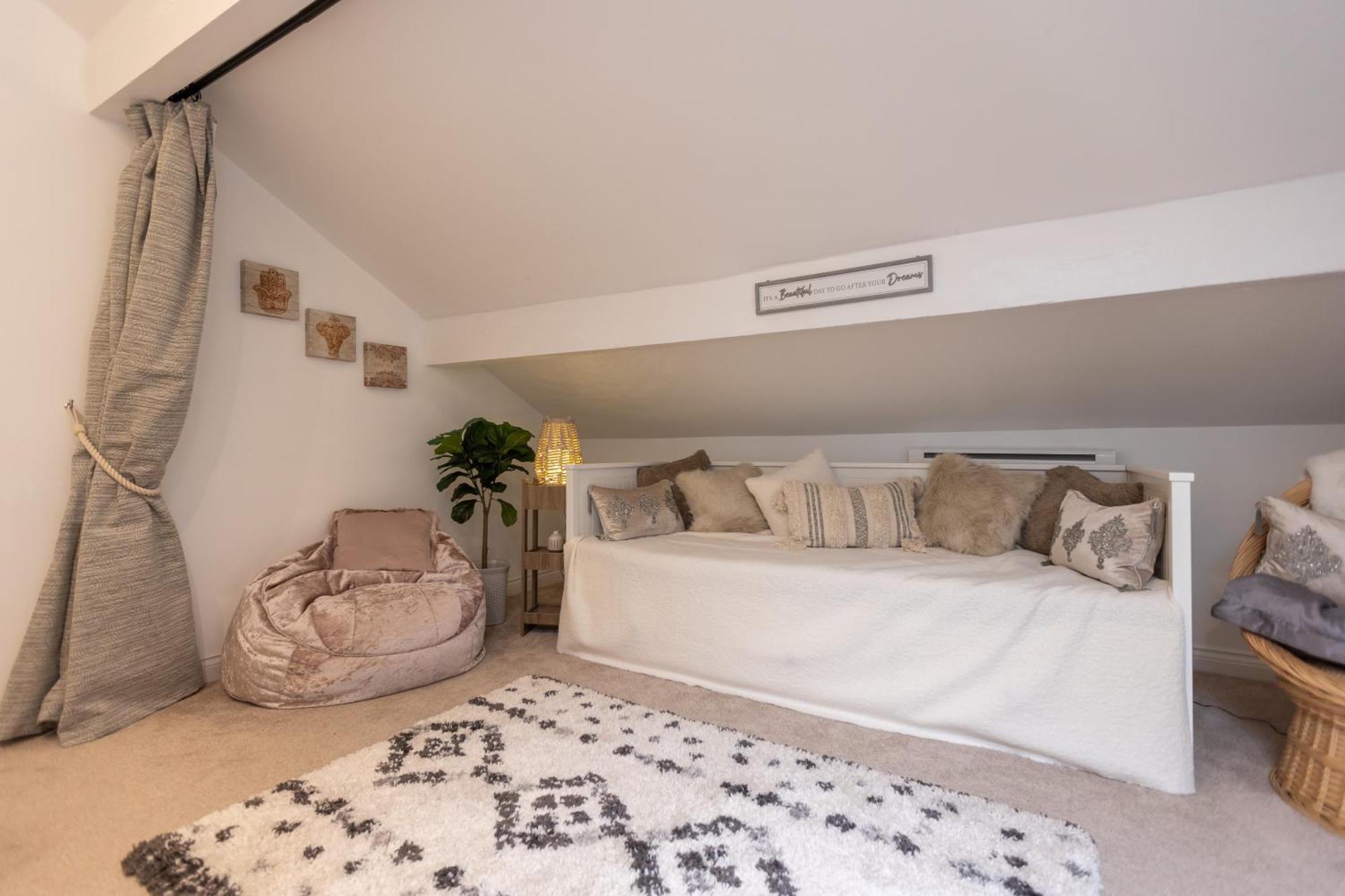The Amazing Attik Apartment *