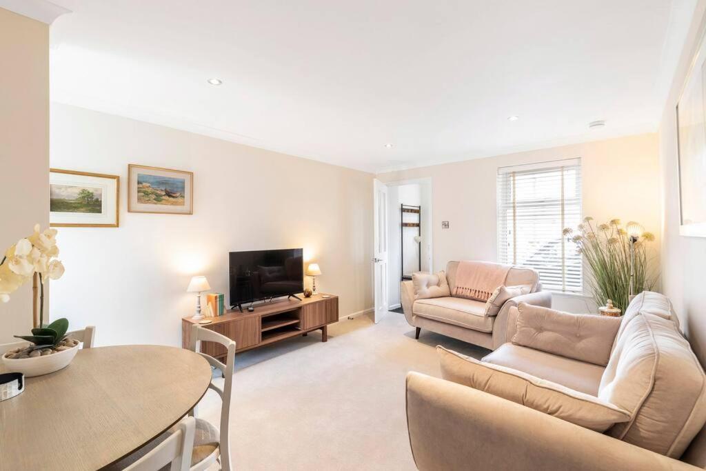 'the Cobbles' - Central, Stylish, Garden, Views *