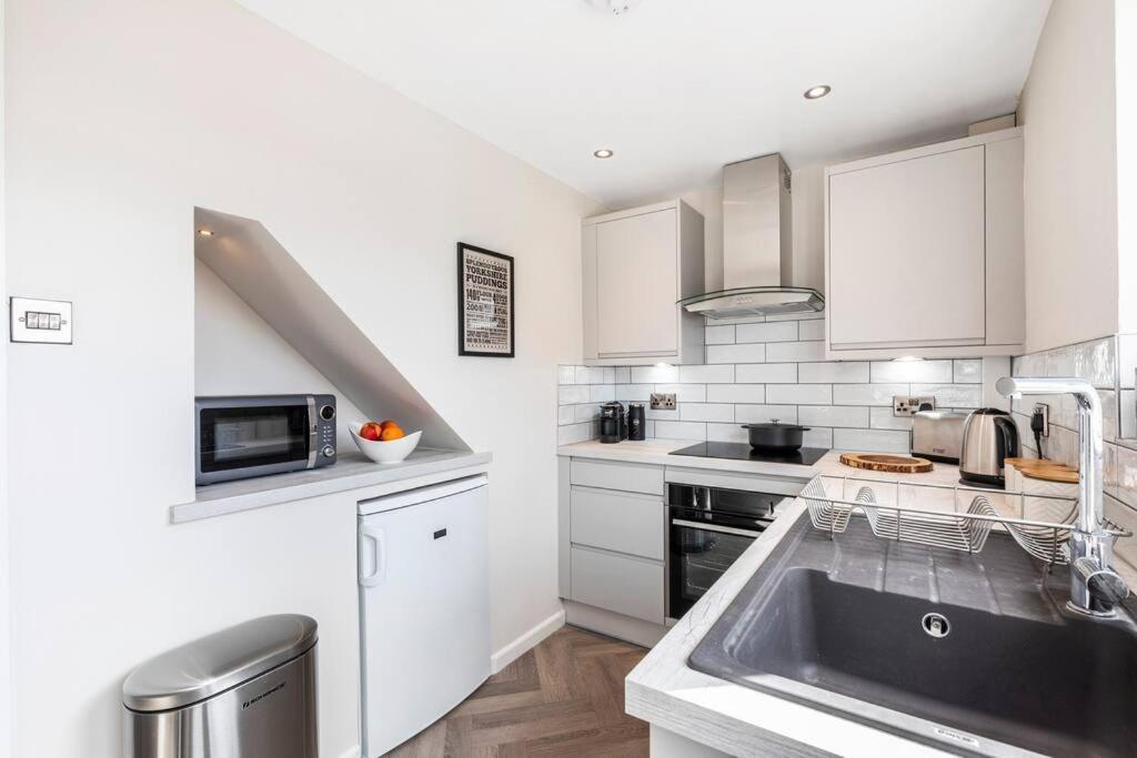 'the Cobbles' - Central, Stylish, Garden, Views Holiday home
