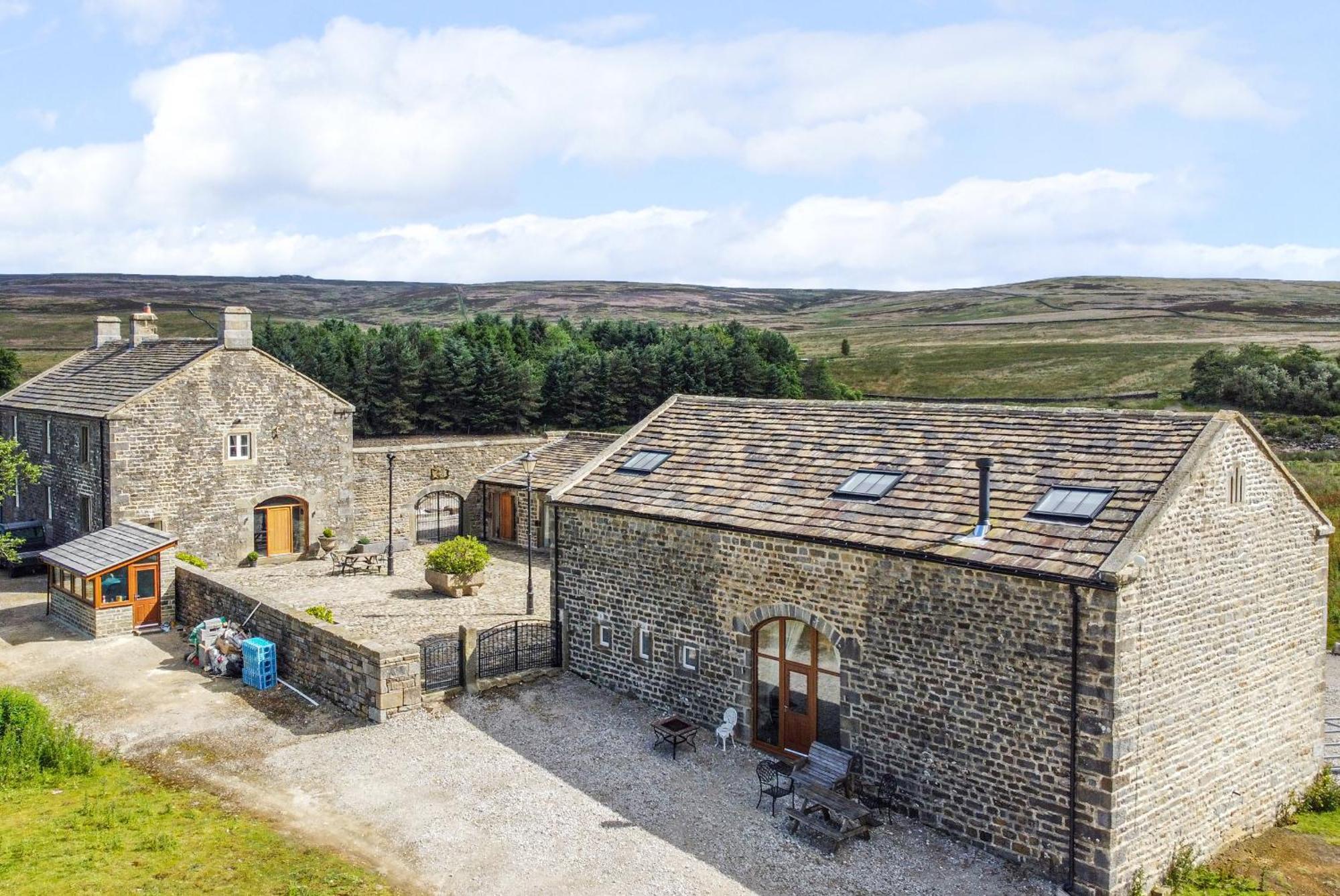 Snave Barn *