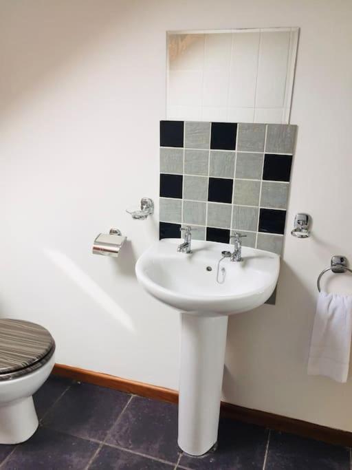 Riverside Retreat Sleeps 7 Holiday home *
