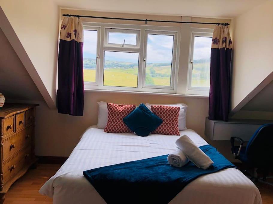 Riverside Retreat Sleeps 7 *
