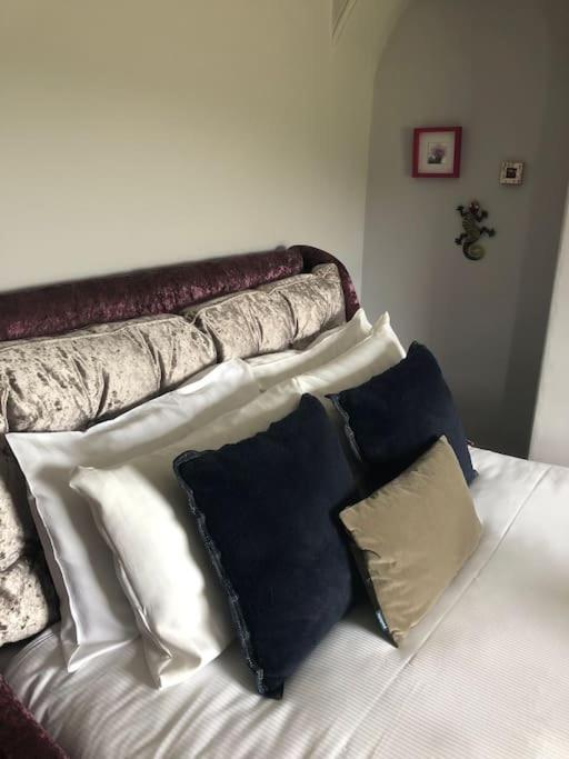 Riverside Retreat Sleeps 7 Holiday home *