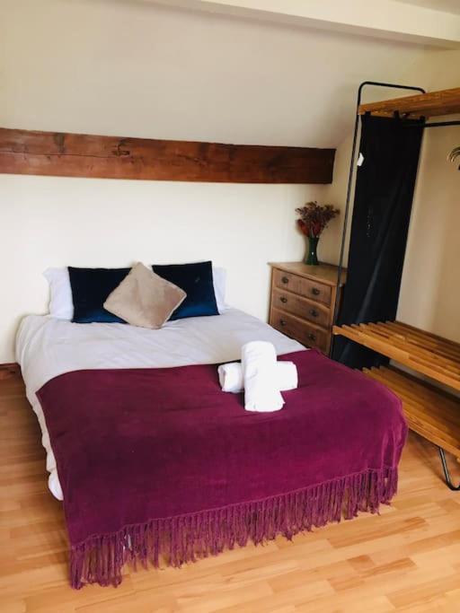 Riverside Retreat Sleeps 7 Holiday home Skipton