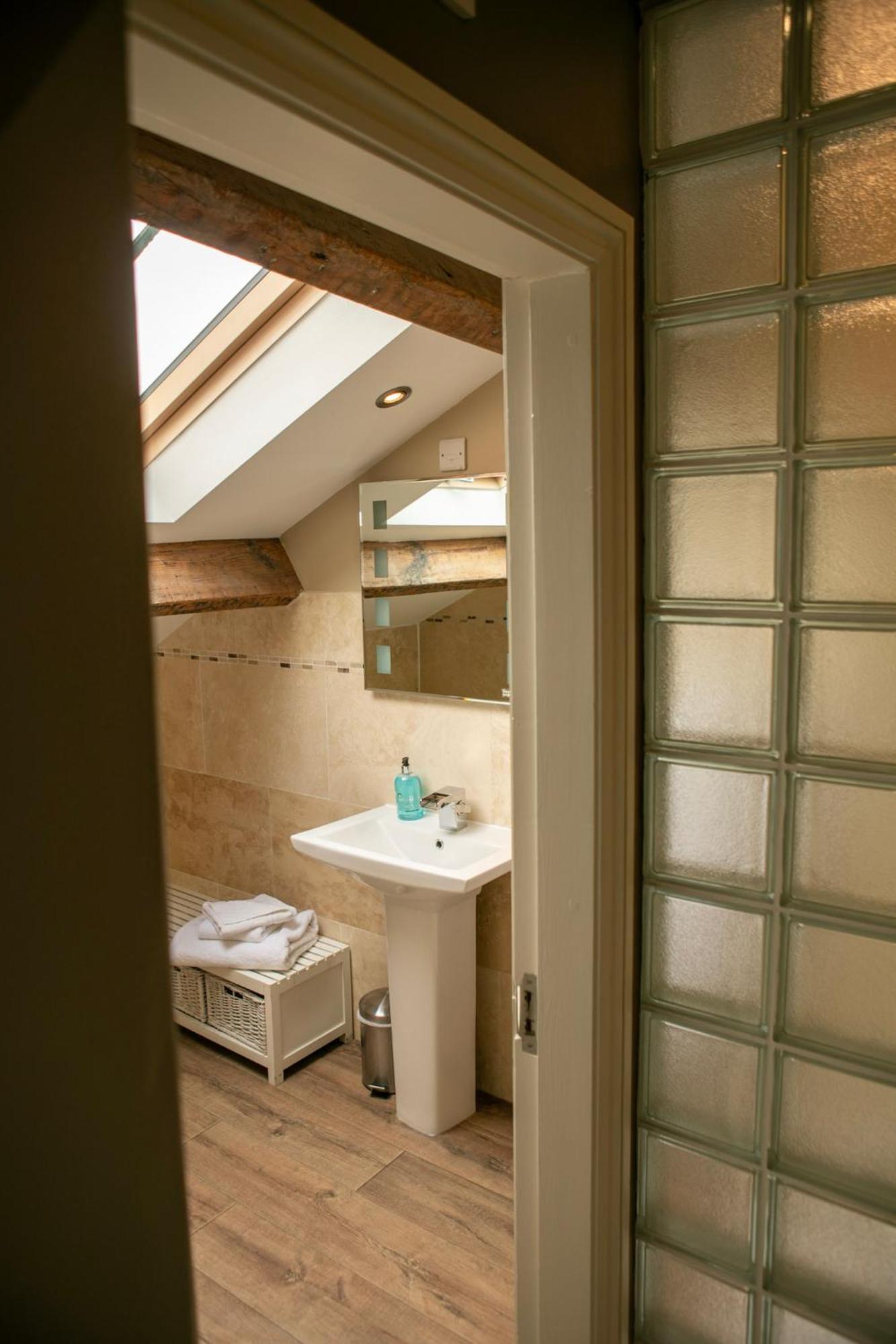 The Coach House 2*
