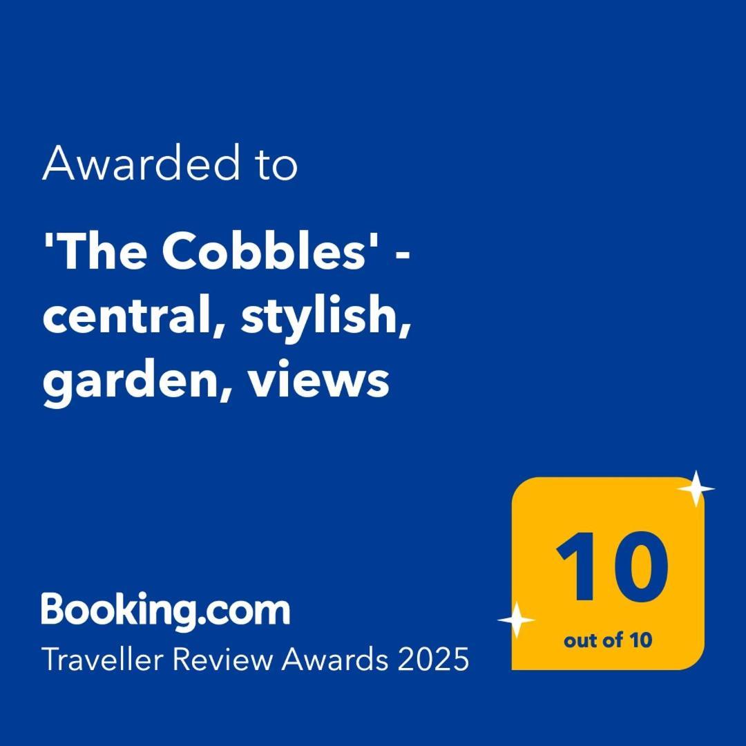 'the Cobbles' - Central, Stylish, Garden, Views Holiday home *