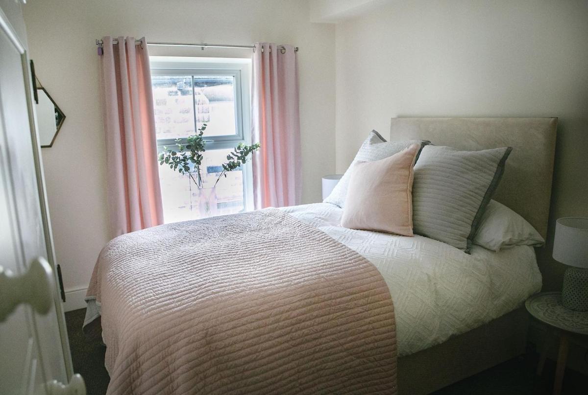Centre, Superb 2 Bedroom *