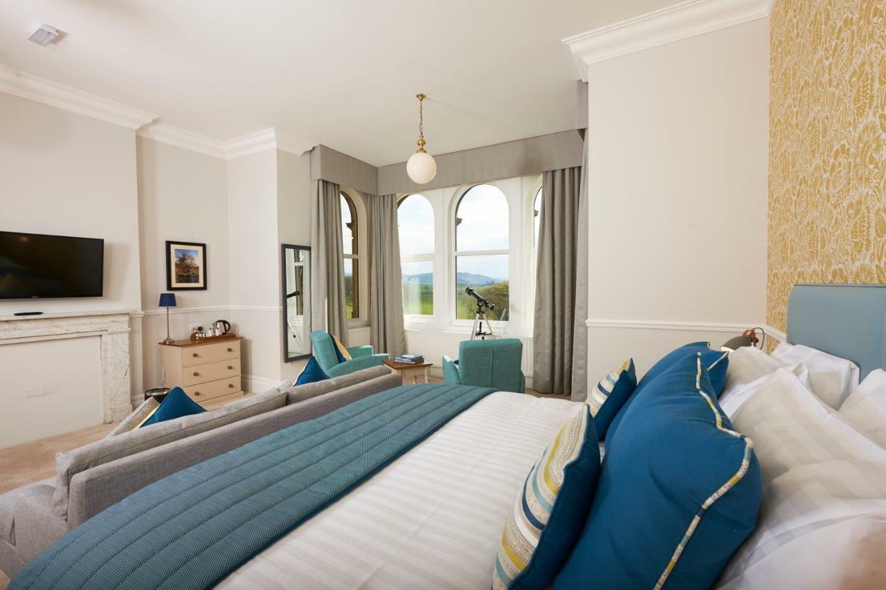 Country house Newfield Hall *