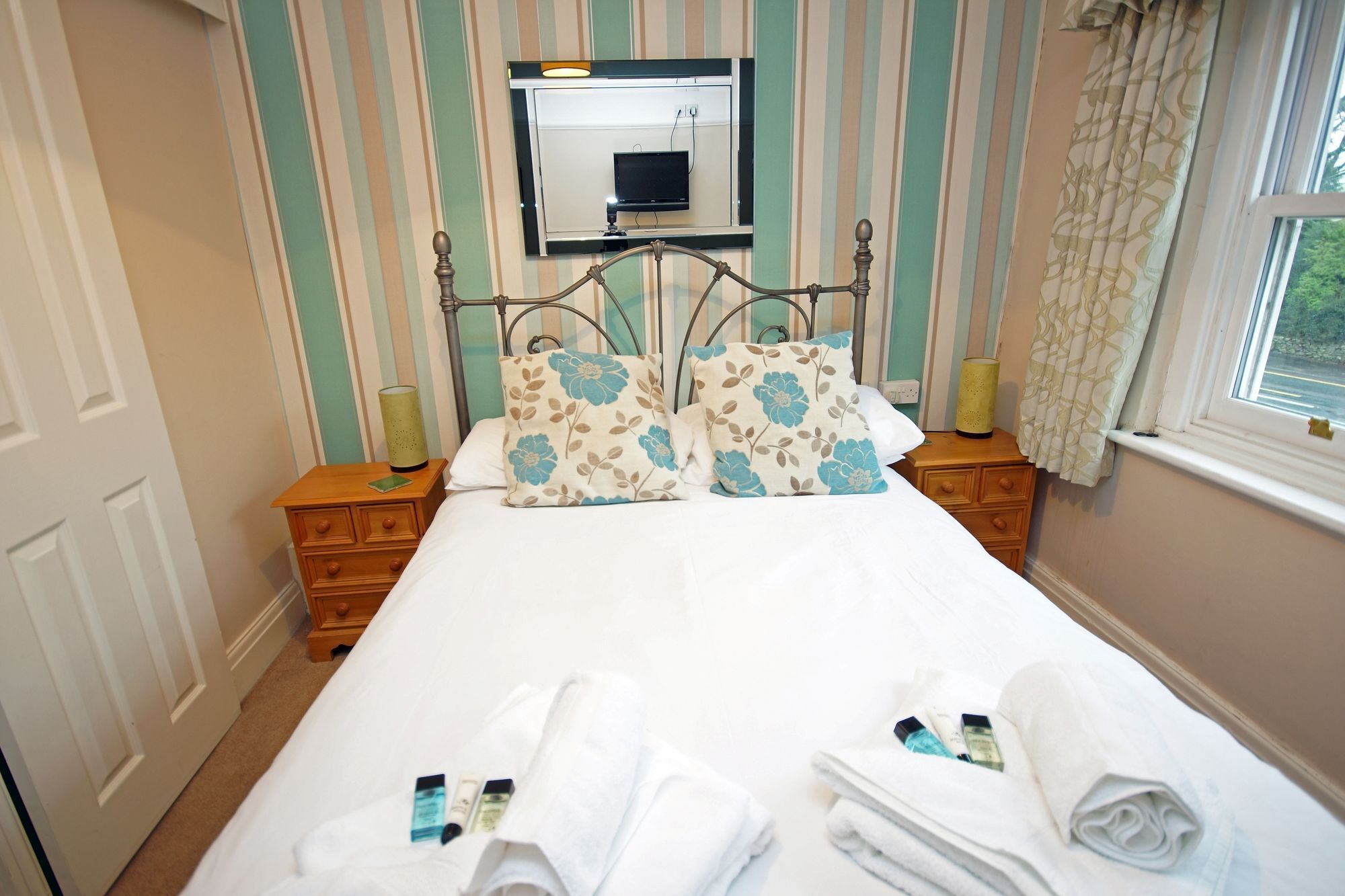 Devonshire Arms 2*