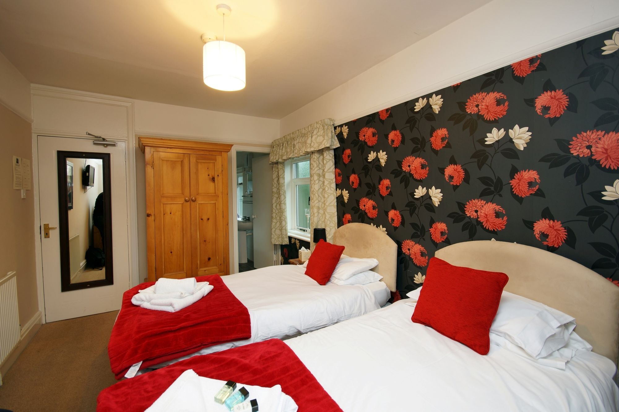 Devonshire Arms Hotel 2*